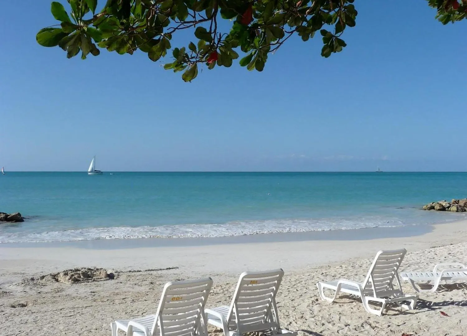 Dickenson Bay Buccaneer Beach Club 3*, Dickenson Bay